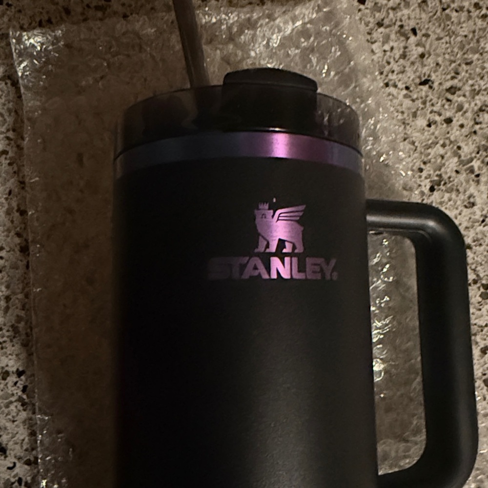 Stanley Black Chroma Quencher Tumbler - Picture 2 of 8